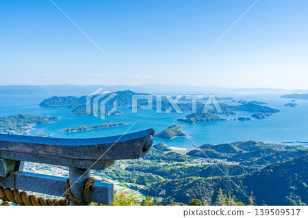 Kuratakeyama Summit, Amakusa, Kumamoto Prefecture: The Sky Torii Gate of Kuratake Shrine and the Yatsushiro Sea Kuratakeyama Summit, Amakusa, Kumamoto Prefecture: The Sky Torii Gate of Kuratake Shrine and the Yatsushiro Sea 139509517