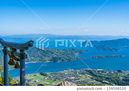 熊本縣天草市倉嶽山:倉岳神社的天空鳥居與八代海 熊本縣天草市倉嶽山:倉岳神社的天空鳥居與八代海 139509520