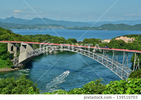 齋海橋和一艘小漁船 139510703