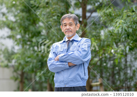 A man in work clothes outdoors 139512010