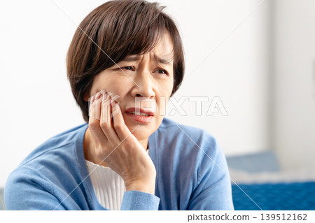 Toothache, Female, Jaw Toothache, Female, Jaw 139512162