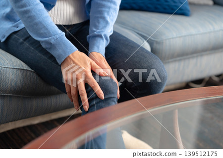 女性，膝關節骨關節炎，手部 139512175