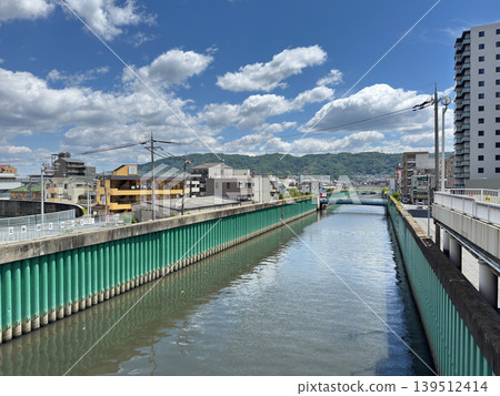 A view of the lowest reaches of the Onchi River (Daito City, Osaka Prefecture. Near JR Sumido Station, just before the confluence with the Neyagawa River). A view of the lowest reaches of the Onchi River (Daito City, Osaka Prefecture. Near JR Sumido Station, just before the confluence with the Neyagawa River). 139512414