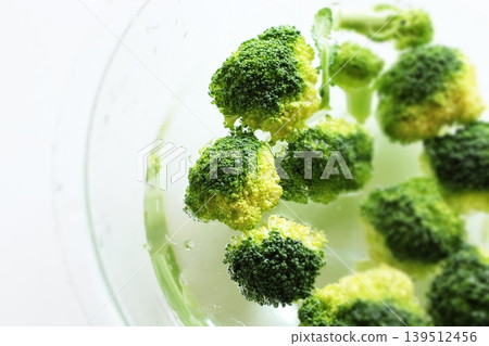 broccoli soaked in water broccoli soaked in water 139512456