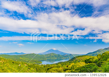 (Kanagawa Prefecture) View of Mt. Fuji from Hakone amidst the fresh greenery. (Kanagawa Prefecture) View of Mt. Fuji from Hakone amidst the fresh greenery. 139512826