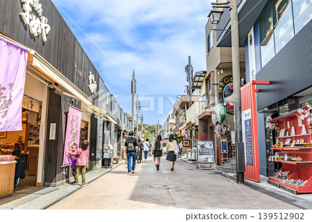 Urban scenery of Kamakura City, Kanagawa Prefecture: Streetscape of Komachi Street Urban scenery of Kamakura City, Kanagawa Prefecture: Streetscape of Komachi Street 139512902