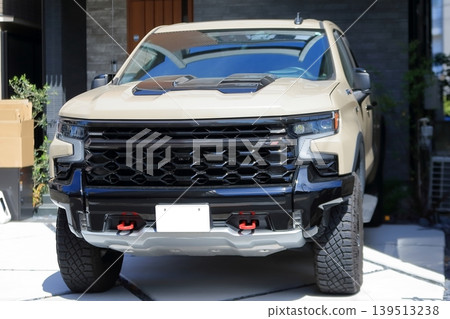 一張美國製造的全尺寸皮卡車的圖片。 139513238