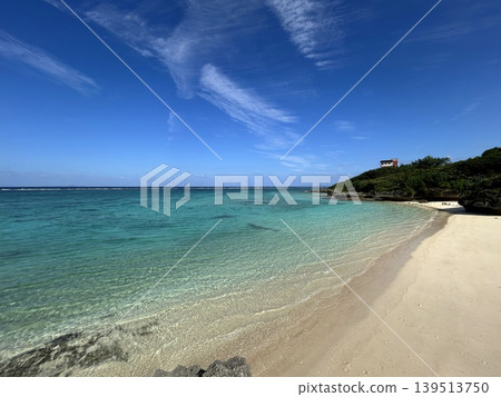 納基金村的白沙灘和清澈碧綠的海水 納基金村的白沙灘和清澈碧綠的海水 139513750