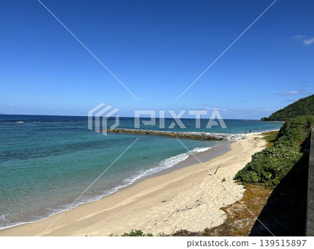 The blue sea and sandy beach of Nerome Coast in Ogimi Village, Yanbaru, Okinawa The blue sea and sandy beach of Nerome Coast in Ogimi Village, Yanbaru, Okinawa 139515897