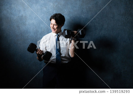 與啞鈴的一個商人 與啞鈴的一個商人 139519293