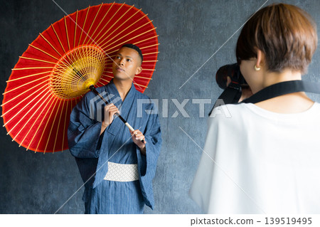 Foreign man wearing a yukata Foreign man wearing a yukata 139519495