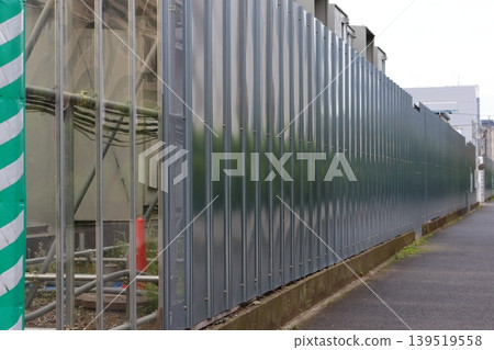 Temporary enclosure of universal steel plate image Temporary enclosure of universal steel plate image 139519558
