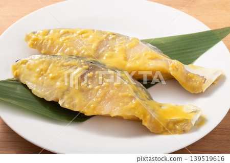 [Korean origin, processed in Miyagi Prefecture] Spanish mackerel marinated in Saikyo miso (before cooking) 139519616