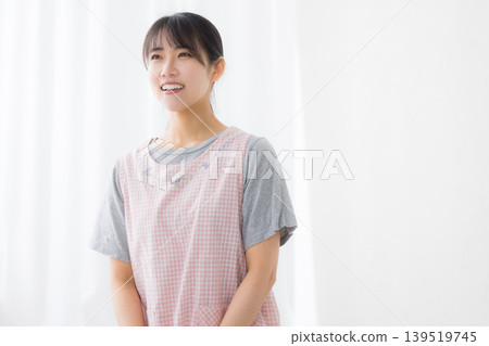 圍裙的女人 圍裙的女人 139519745
