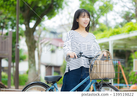 騎自行車的女人 騎自行車的女人 139519822