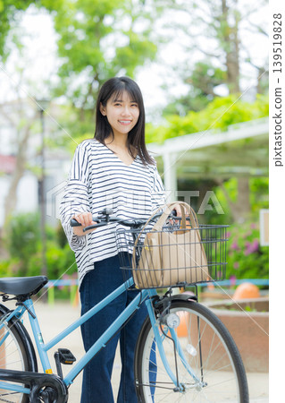 騎自行車的女人 騎自行車的女人 139519828