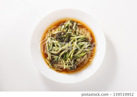 海藻沙拉配冷拉麵 海藻沙拉配冷拉麵 139519952