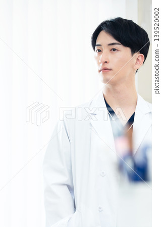 A young man working at a hospital 139520002