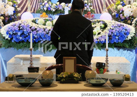 儀式女士為開幕式做準備 儀式女士為開幕式做準備 139520413