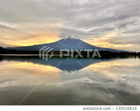 Lake Tanuki and Mt. Fuji Lake Tanuki and Mt. Fuji 139520618
