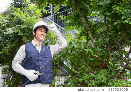 手持修枝剪的園丁 手持修枝剪的園丁 139521006