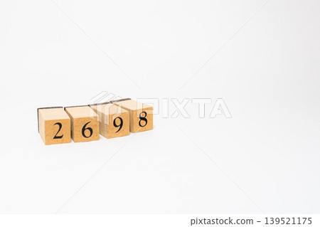 用木塊拼成的四位數 用木塊拼成的四位數 139521175