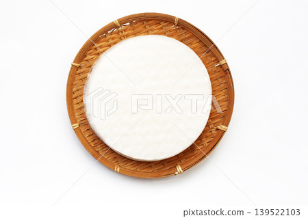 Stacked round sheets of Vietnamese rice paper 139522103