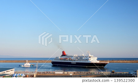 The cruise ship Nippon Maru made its final departure from Kochi New Port. 139522300