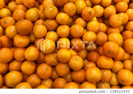 Fresh oranges at fruit market Fresh oranges at fruit market 139522541
