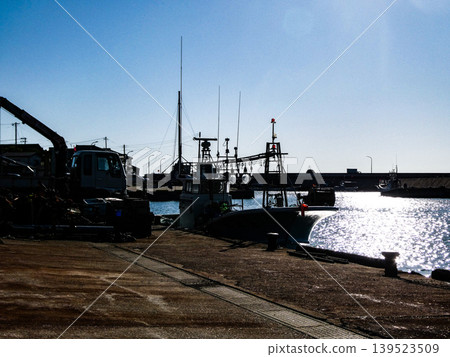 The sparkling sea and squid fishing boats The sparkling sea and squid fishing boats 139523509