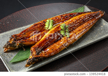 看起來十分美味的炭烤鰻魚。 看起來十分美味的炭烤鰻魚。 139524418