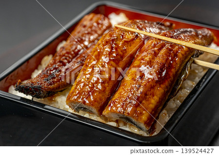 Una heavy that seems to be delicious Una heavy that seems to be delicious 139524427