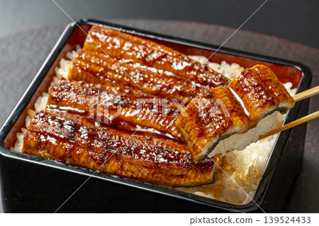 Una heavy that seems to be delicious Una heavy that seems to be delicious 139524433