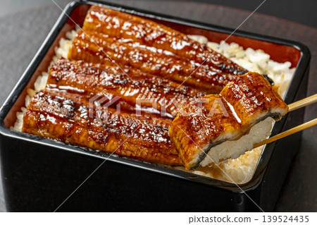 Una heavy that seems to be delicious 139524435