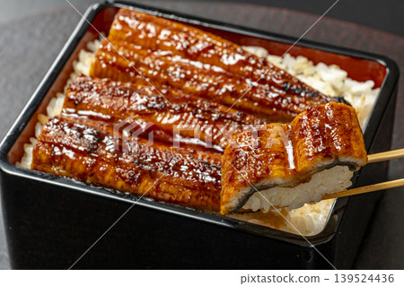 Una heavy that seems to be delicious 139524436