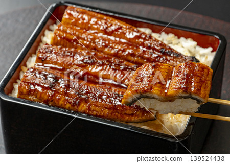 Una heavy that seems to be delicious 139524438