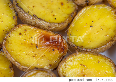 Crispy ovenbaked baby potatoes with savory edges and smooth interiors. Deliciously crisp roasted small potatoes with seasoned crust and creamy centers for relaxed enjoyment 139524700
