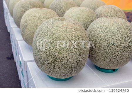 A scene of Hokkaido-grown melons being sold. 139524750