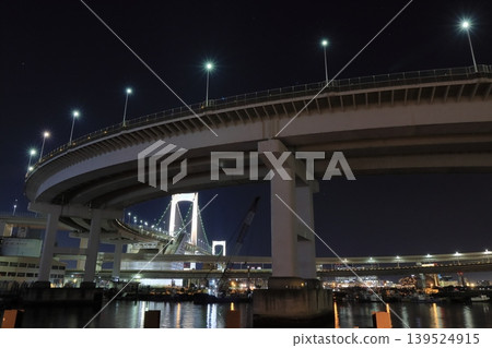 彩虹橋燈光璀璨,灣區夜景 彩虹橋燈光璀璨,灣區夜景 139524915