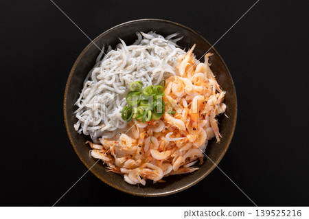 櫻花蝦銀魚飯 [銀魚：國產，櫻花蝦：台灣產] 139525216