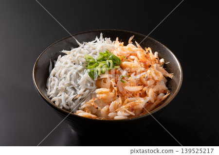 櫻花蝦銀魚飯 [銀魚：國產，櫻花蝦：台灣產] 139525217