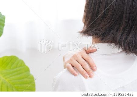 woman with shoulder pain woman with shoulder pain 139525482