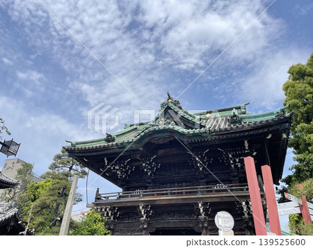 東京熱門旅遊景點柴又帝釋天寺的二天門。 139525600