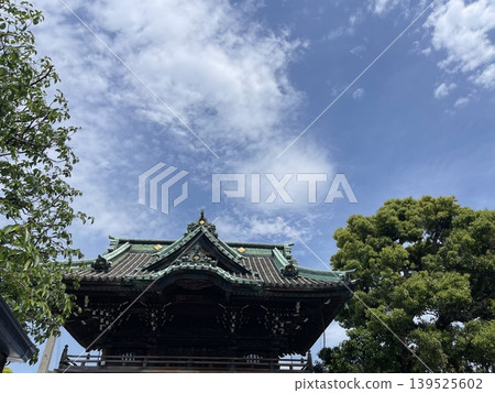 東京熱門旅遊景點柴又帝釋天寺的二天門。 139525602