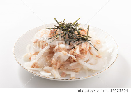 New onion and tuna salad New onion and tuna salad 139525804
