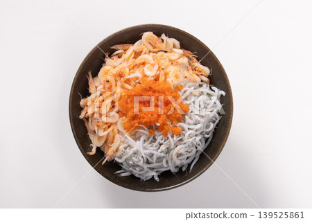 Seafood rice bowl (Sakura shrimp, whitebait, flying fish roe) [Whitebait: domestically produced, Sakura shrimp: Taiwanese] 139525861