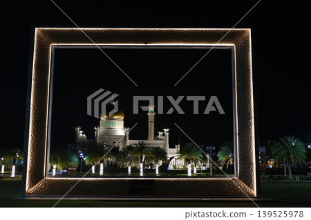 Brunei, 7 mosques that fit within the frame 139525978