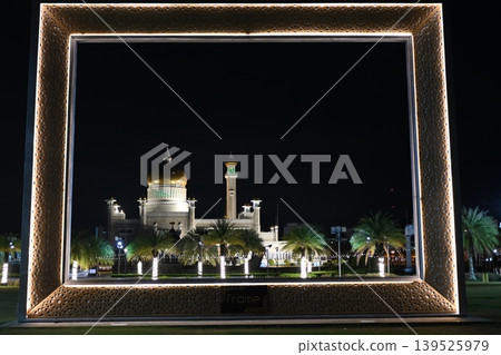Brunei, Mosques in the Frame 139525979