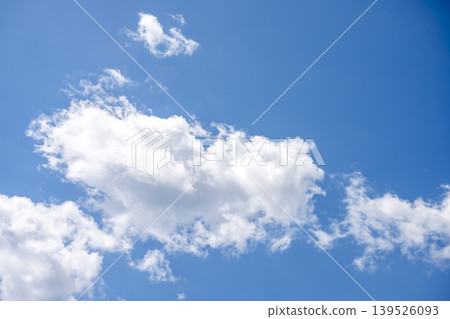 初夏的天空，藍天，晴空，五月景象 139526093
