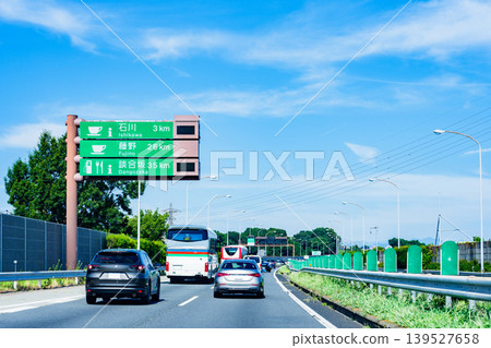 The area near the Dangozaka Service Area (downbound) is notorious for its congestion [highway traffic jam]. 139527658
